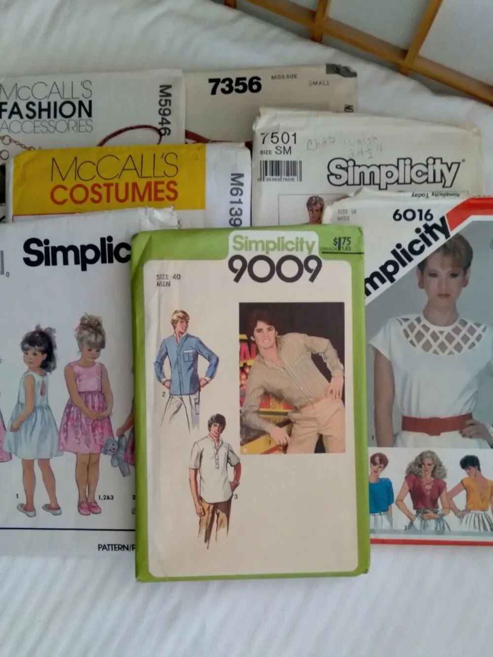 17 Vintage Sewing Patterns - Picture 4 of 4